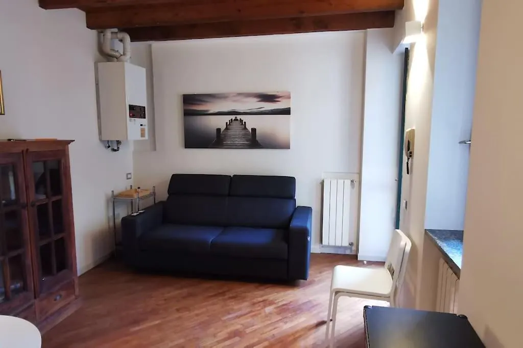 Bilocale In Corte Ristrutturata Angera 0*,  Itálie